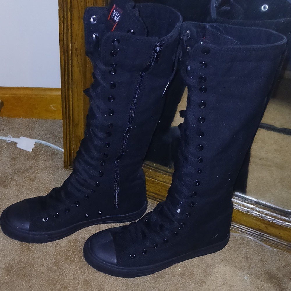 Stylish Black Lace-Up Women's Boots